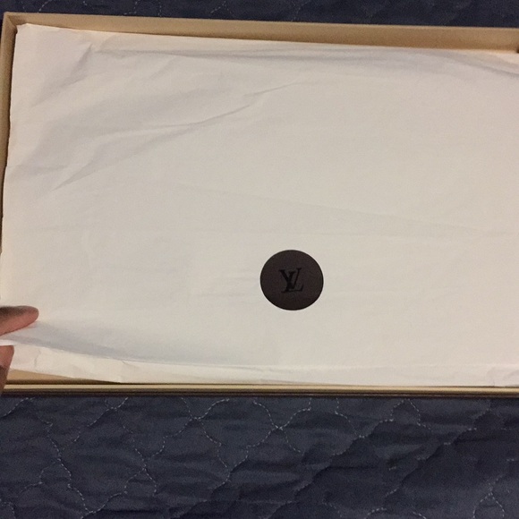 Louis Vuitton cashmere beanie and scarf combo - Picture 2 of 6